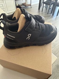 On cloud toddler kids size 11 shoes pre owed