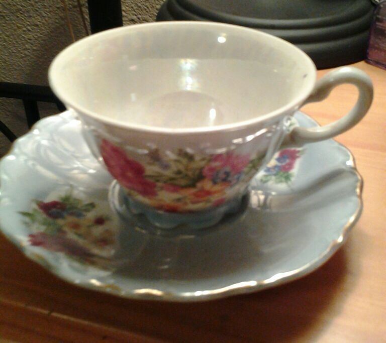 Porcelain decorative cup set
