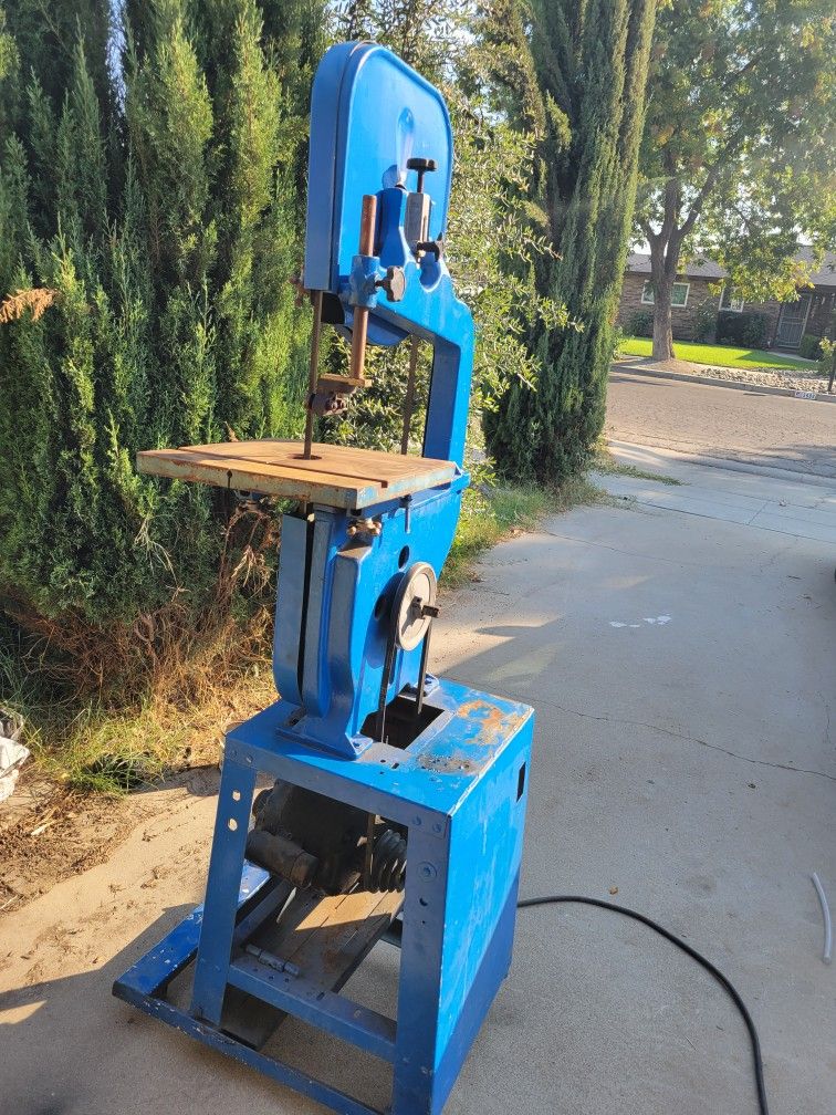 Large Stand Up Bandsaw