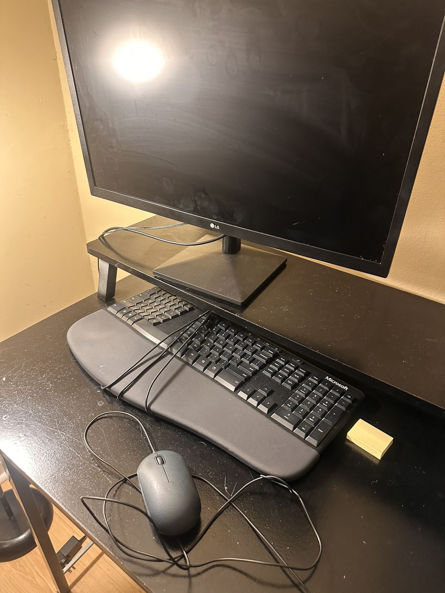 LG monitor with keyboard and mouse 