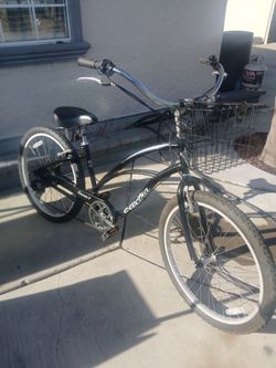 Women's 26" Electra Cruiser 7 beach cruiser with basket