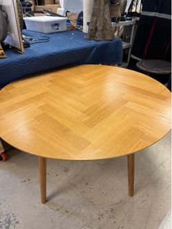 Beautiful Round Oak Dining Table