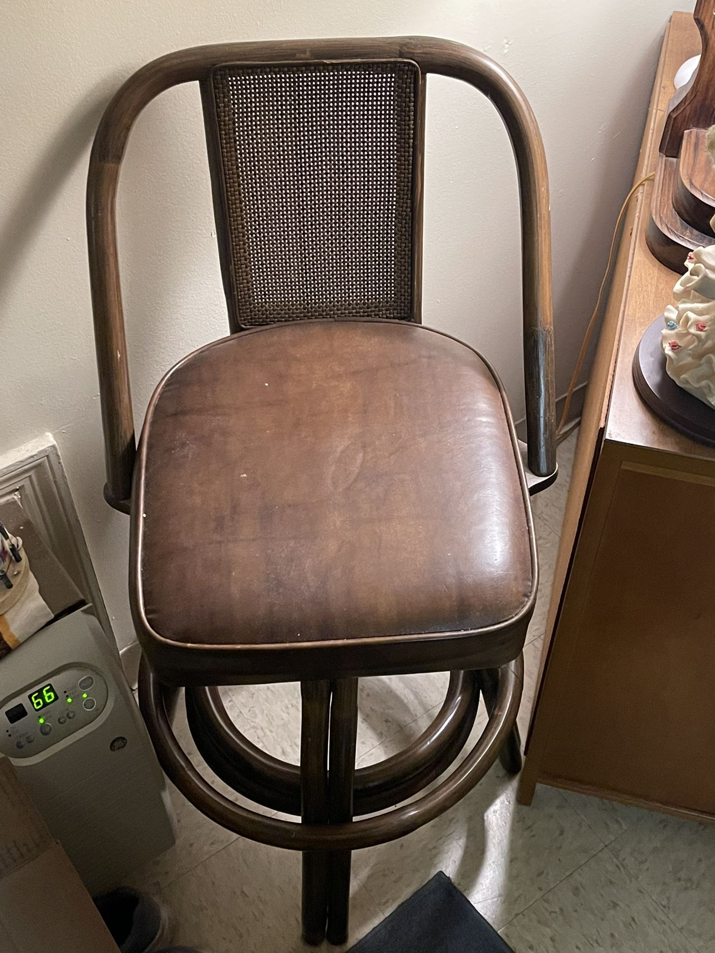 Sviewl Bar Stool
