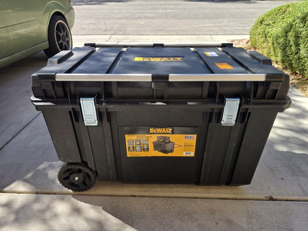Dewalt Tough Chest Rolling Tool Box