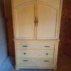 ENTERTAINMENT CHEST WITH DRAWERS