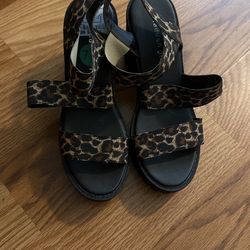 BRAND NEW WOMEN SIZE 7.5