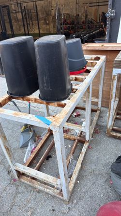 Metal platform