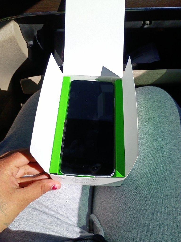 It Has A Charger No Cracks No Scratch Cricket Device