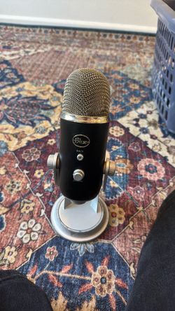 Logitech blue yeti pro microphone