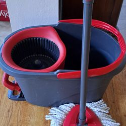 O Cedar EasyWring spin mop and bucket