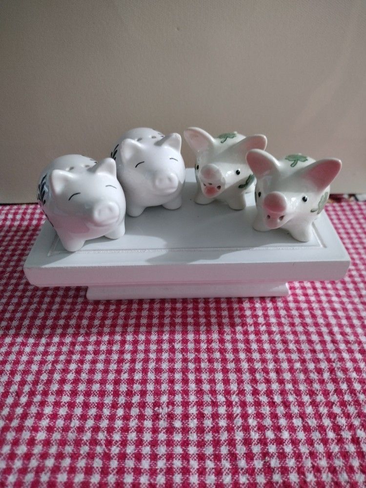 Vintage, 2, Set, Piglet's, Salt And Pepper Shaker's, Mint Condition.