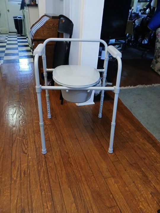 Commode/ Potty Chair
