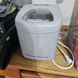 Frigidaire Ice Maker