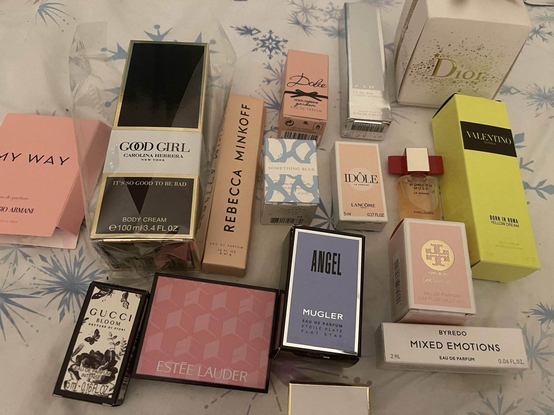 Women’s Mini Perfumes New With Free samples 