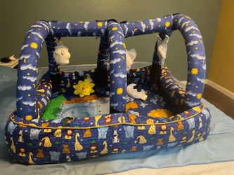 baby activity gym / play mat with padded sides and overhead toy arches