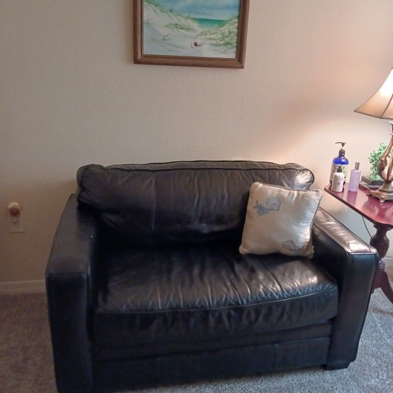 Haverty's Sleeper Love Seat - Black Leather