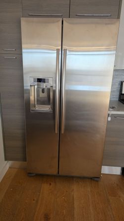 Samsung RS22HDHPNSR 22.3 cu ft Side by Side Counter Depth Refrigerator