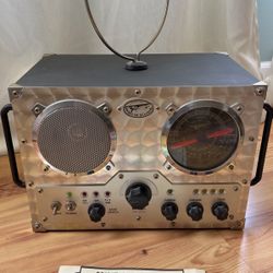 Silver Spirit of St Louis Field Radio With  Cassette 