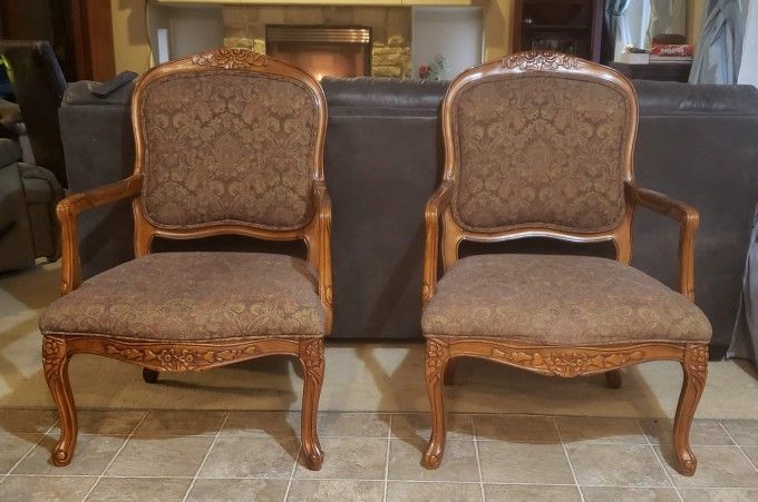 2 Accent Chairs with arms