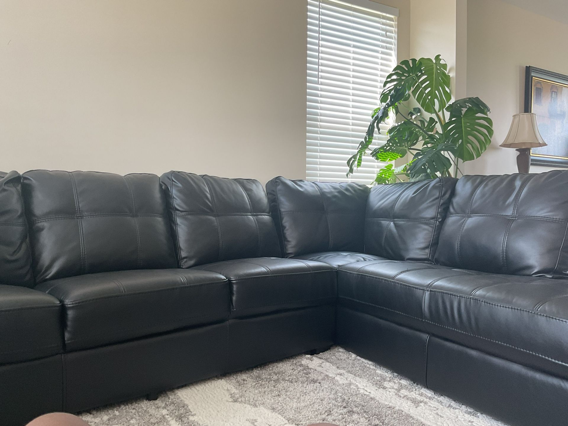 Black Sectional Couch 