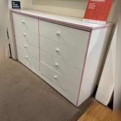 Dresser/Eight drawers dresser