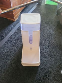 Automatic food/water dispenser