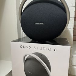 Onyx Studio 8 - Black