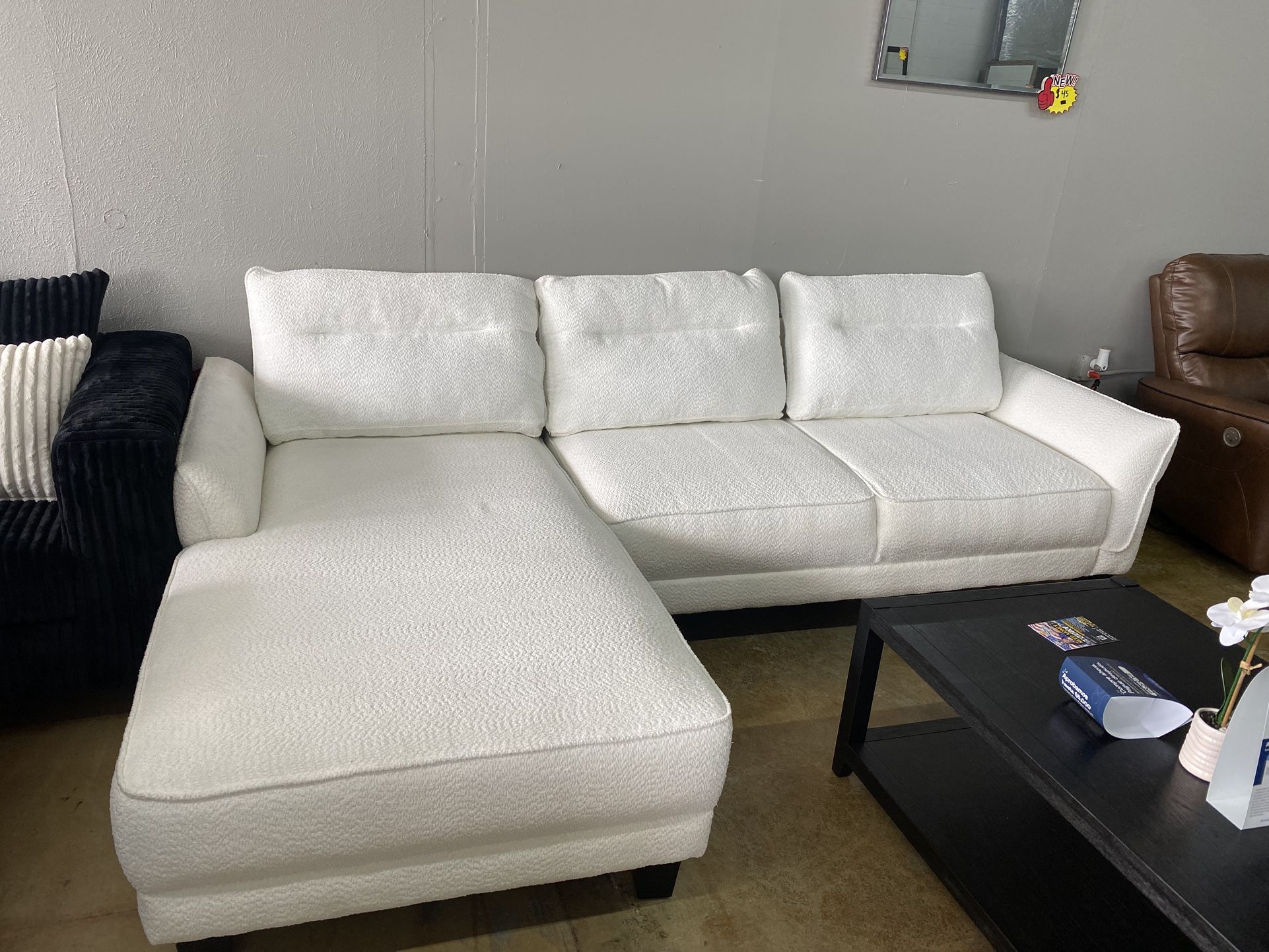 New Sectional Sofá White Color