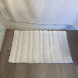 White bathroom rug