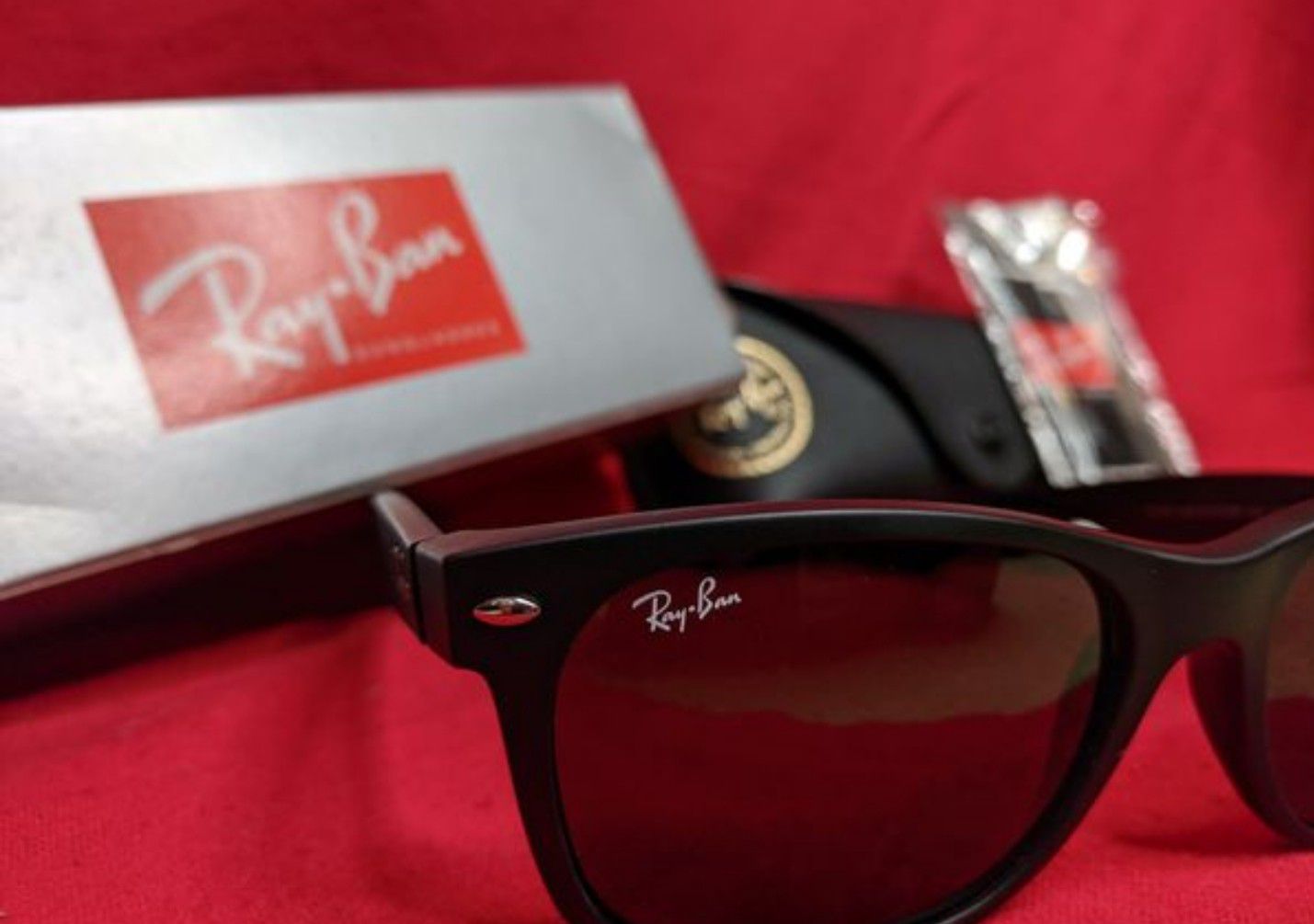 Ray-Ban New Wayfarer Non Polorized Sunglasses new