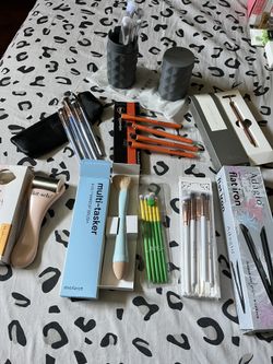 New make up brushes available