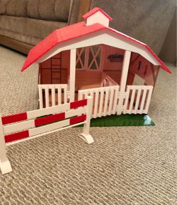 Breyers 650 Classic 3 Stall Barn With One Jump