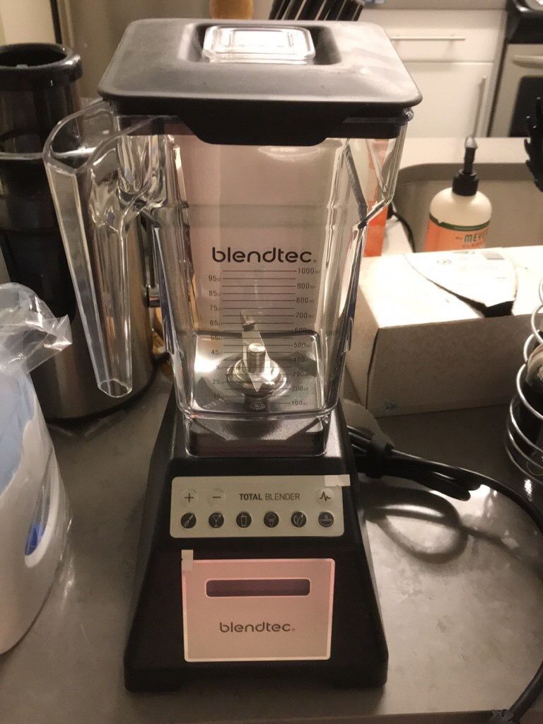 Blendtec Total Classic Original Blender with FourSide Jar (75 oz)