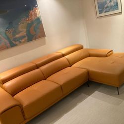 New Luxury Leather Sectional Couch / Free Delivery 