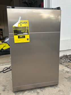 Mini Fridge. Never used.