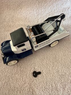 Die cast tow truck