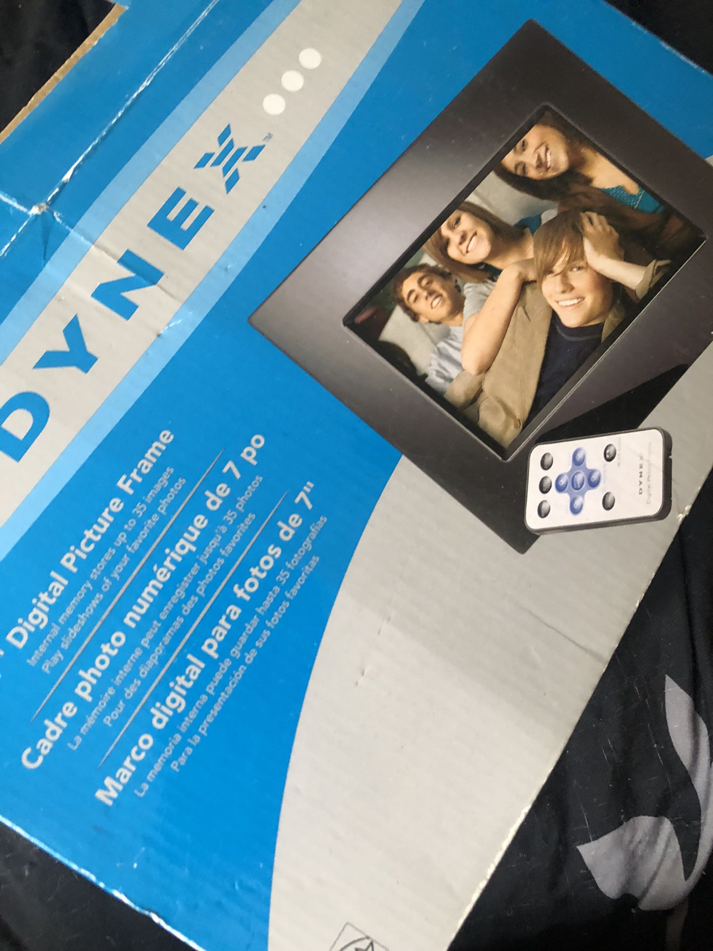 Dynex 7” digital picture photo frame