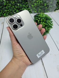 iPhone 15 Pro Max (Unlocked) 256GB
