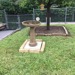 LARGE SOLID CONCRETE BIRDBATH MADE BY CAMPANIA 