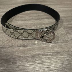 Used gucci reversible GG belt Size 75-30