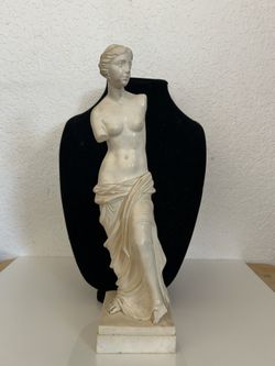VENUS DE MILO STATUE $15.00