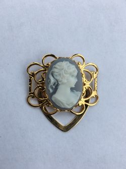 Cameo Scarf Clips