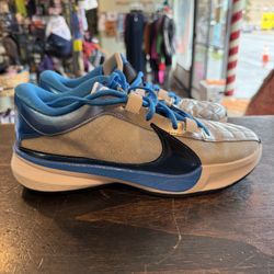 Nike Zoom Freak 5 Basketball Shoes Womens Size 9