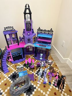 Monster High School + 5 Dolls