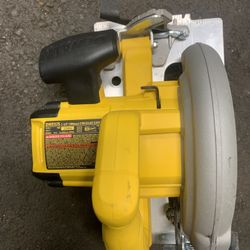 Dewalt 7 1/4 Circular Saw Like New Condition 