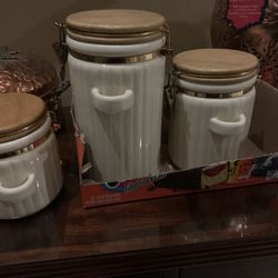 $25 For 3 Pieces  Cookies Jar Set