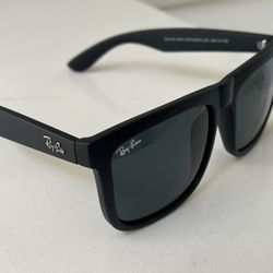 Rayban Matte Black Sunglasses 