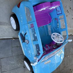Disney Frozen themed battery-powered ride-on jeep