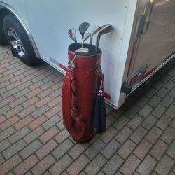 Adult Right Handed Golf Clubs With Bag.  Great Beginners Set