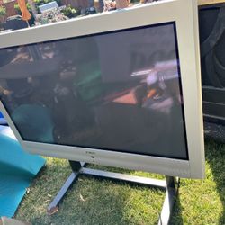 Sony 42” Tv Plasma With Stand 